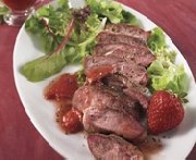 Suprmes de canard barbecue, sauce aux fraises