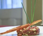 Tartare de cerf aux pommes et noisettes