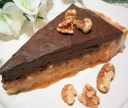 Tarte au chocolat, au caramel et aux noix de grenoble