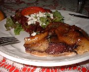 Tatin de boudin, poires et échalotes confites