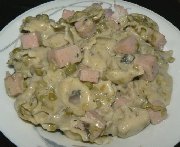 Tortellini au jambon et aux champignons 