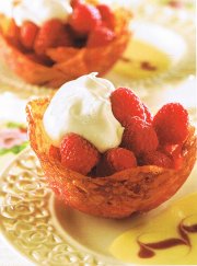 Tuiles aux framboises et leur garniture  