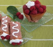 Tuiles aux framboises et leur garniture  