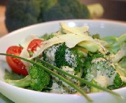 Vinaigrette crémeuse sur salade de brocoli